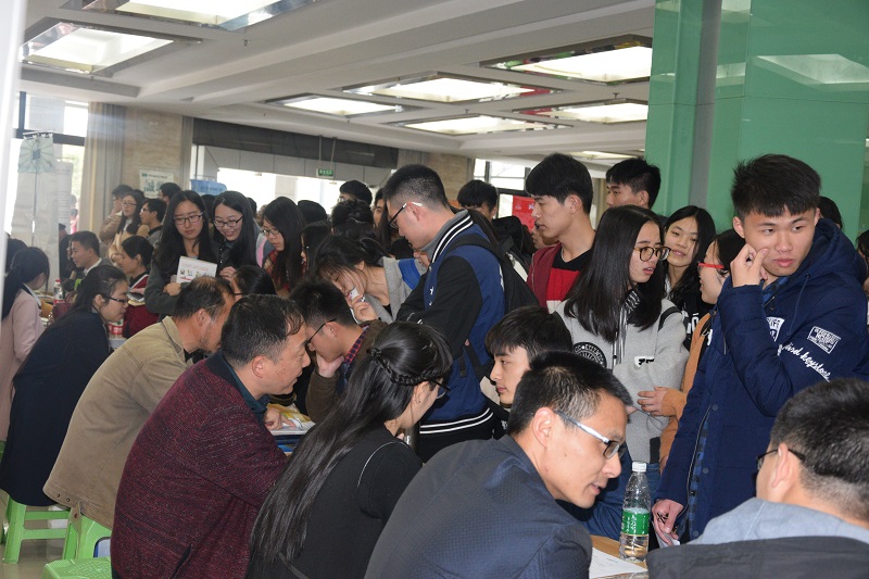 协会、院校专场毕业生招聘会旗开得胜